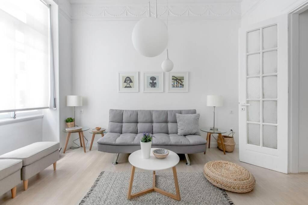 Athens Center Modern Apt In Art Nouveau Building ภายนอก รูปภาพ