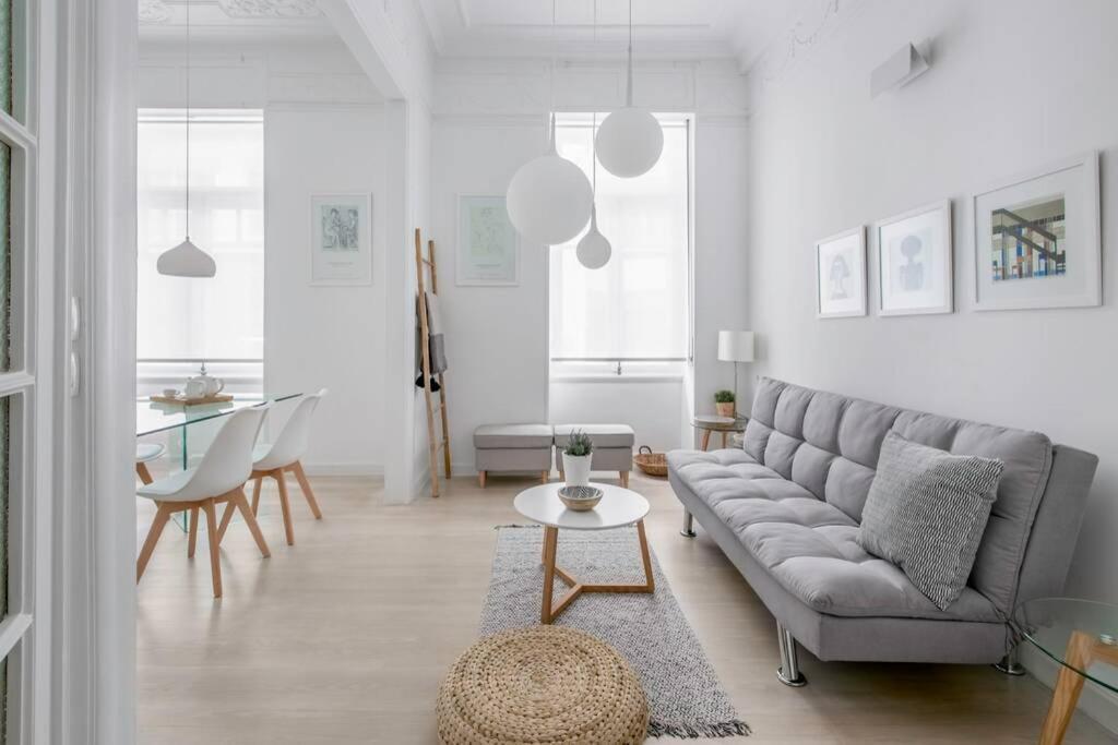 Athens Center Modern Apt In Art Nouveau Building ภายนอก รูปภาพ