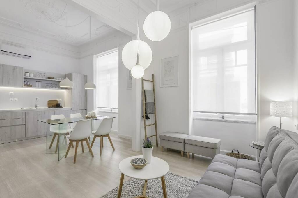 Athens Center Modern Apt In Art Nouveau Building ภายนอก รูปภาพ