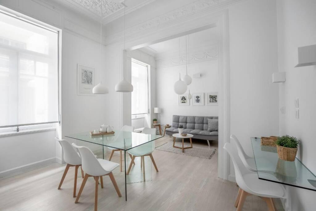 Athens Center Modern Apt In Art Nouveau Building ภายนอก รูปภาพ