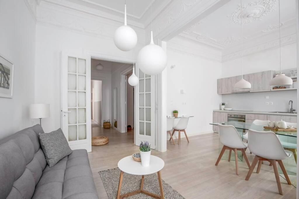 Athens Center Modern Apt In Art Nouveau Building ภายนอก รูปภาพ
