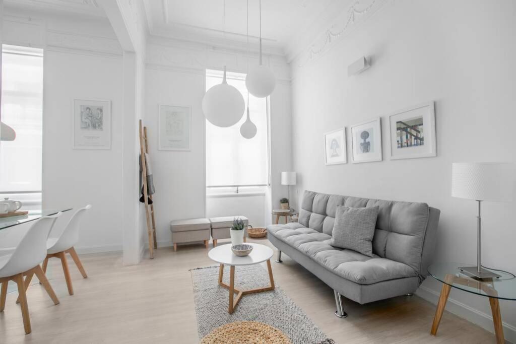 Athens Center Modern Apt In Art Nouveau Building ภายนอก รูปภาพ